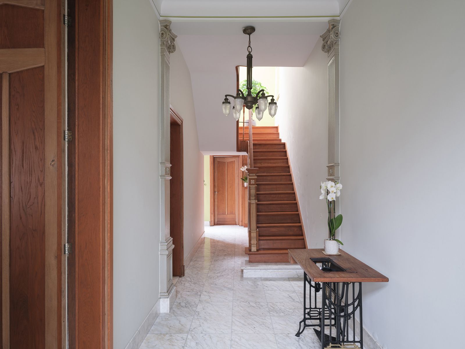 Charmante burgerwoning, waar grandeur en warmte samenkomen! foto 2
