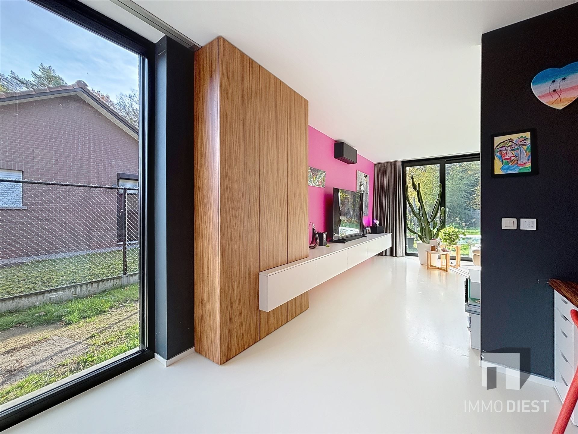 Moderne en strakke villa met veel lichtinval foto 17