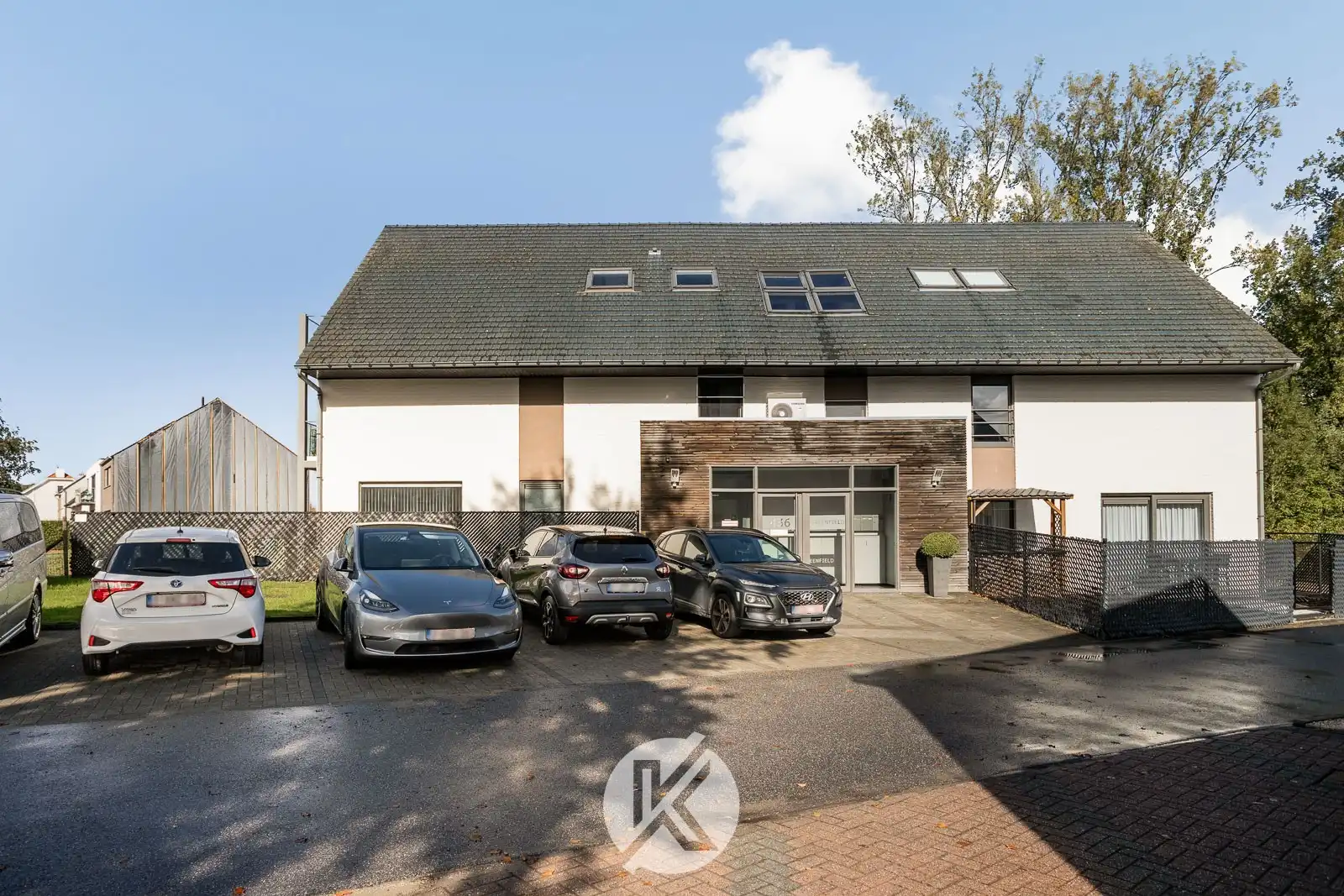 Stijlvol appartement met 2 garages foto 3