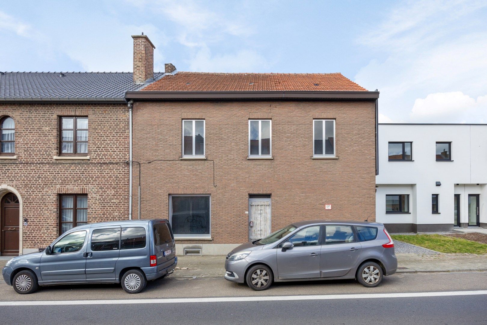 Hoofdfoto van de publicatie: Te renoveren gezinswoning met 4 slaapkamers en tuin