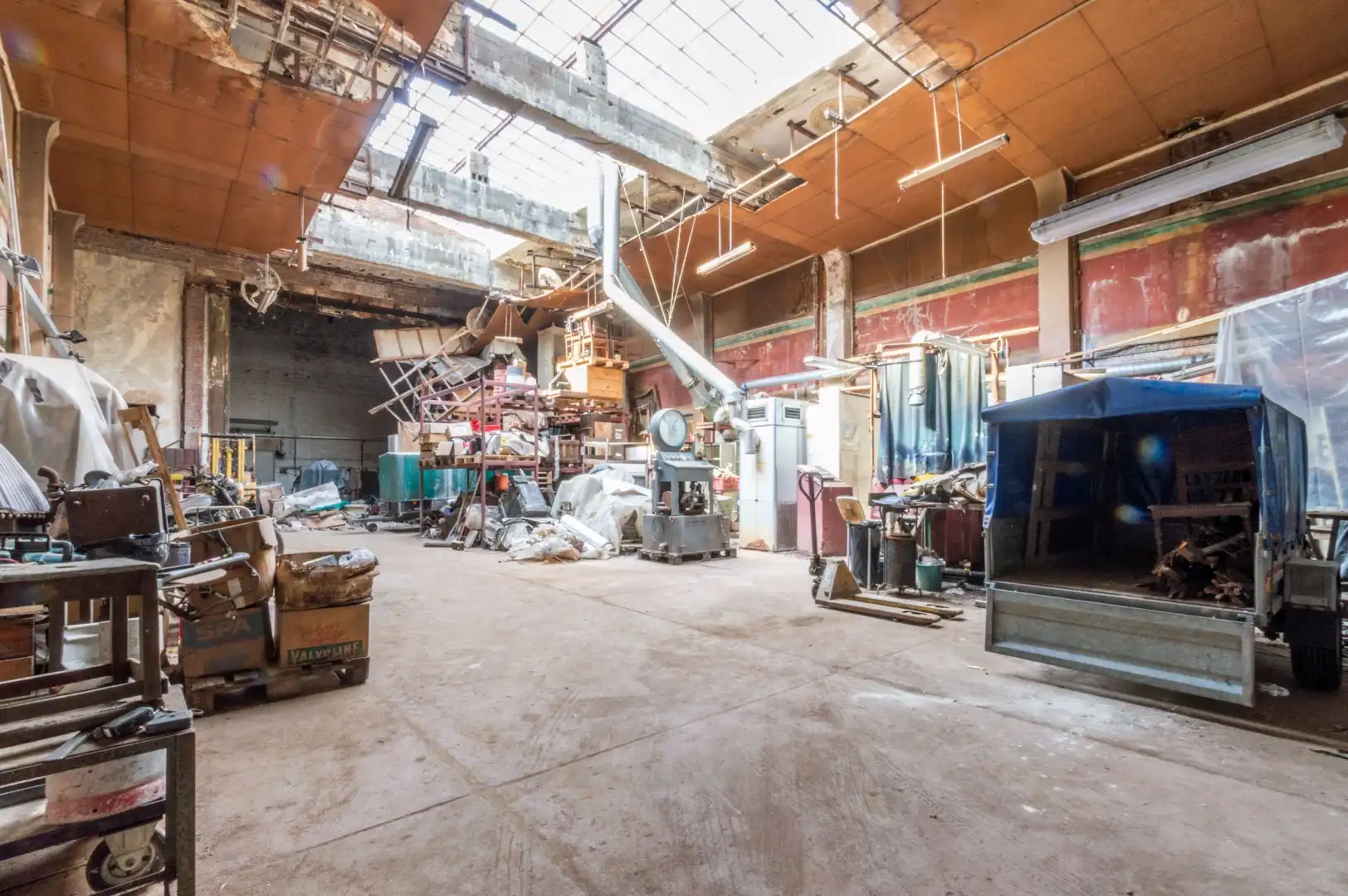 WERKPLAATS/LOODS (472m²) & KANTOOR + APP ! foto 4