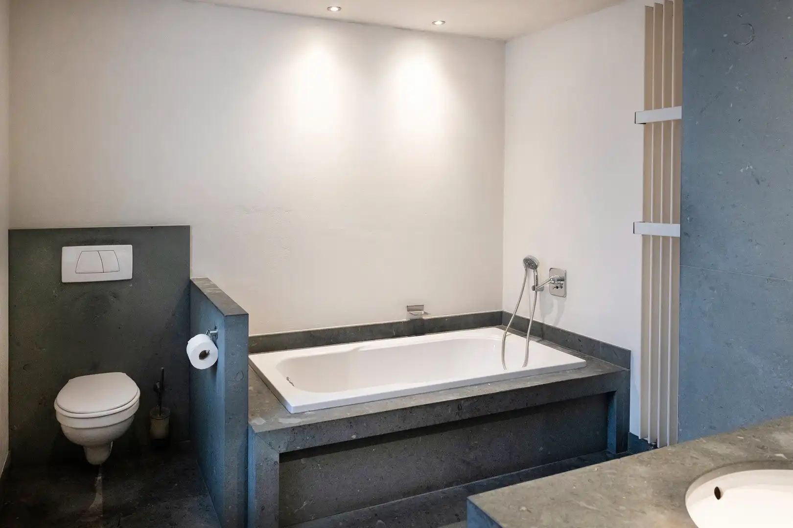 Woning met grote garage en mogelijk kantoor of praktijk. foto 14