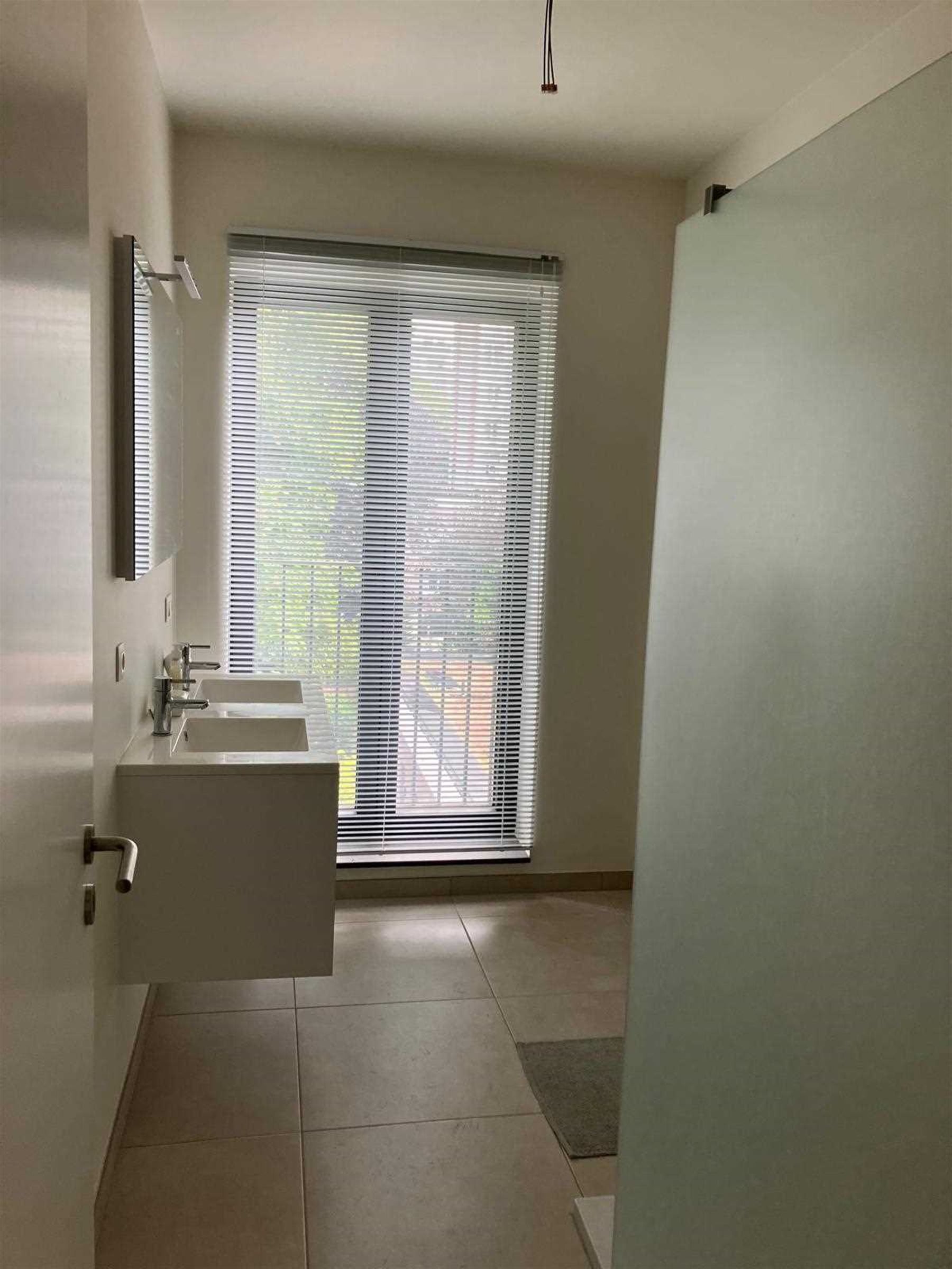 Appartement met autostaanplaats en 2 slaapkamers! foto 7