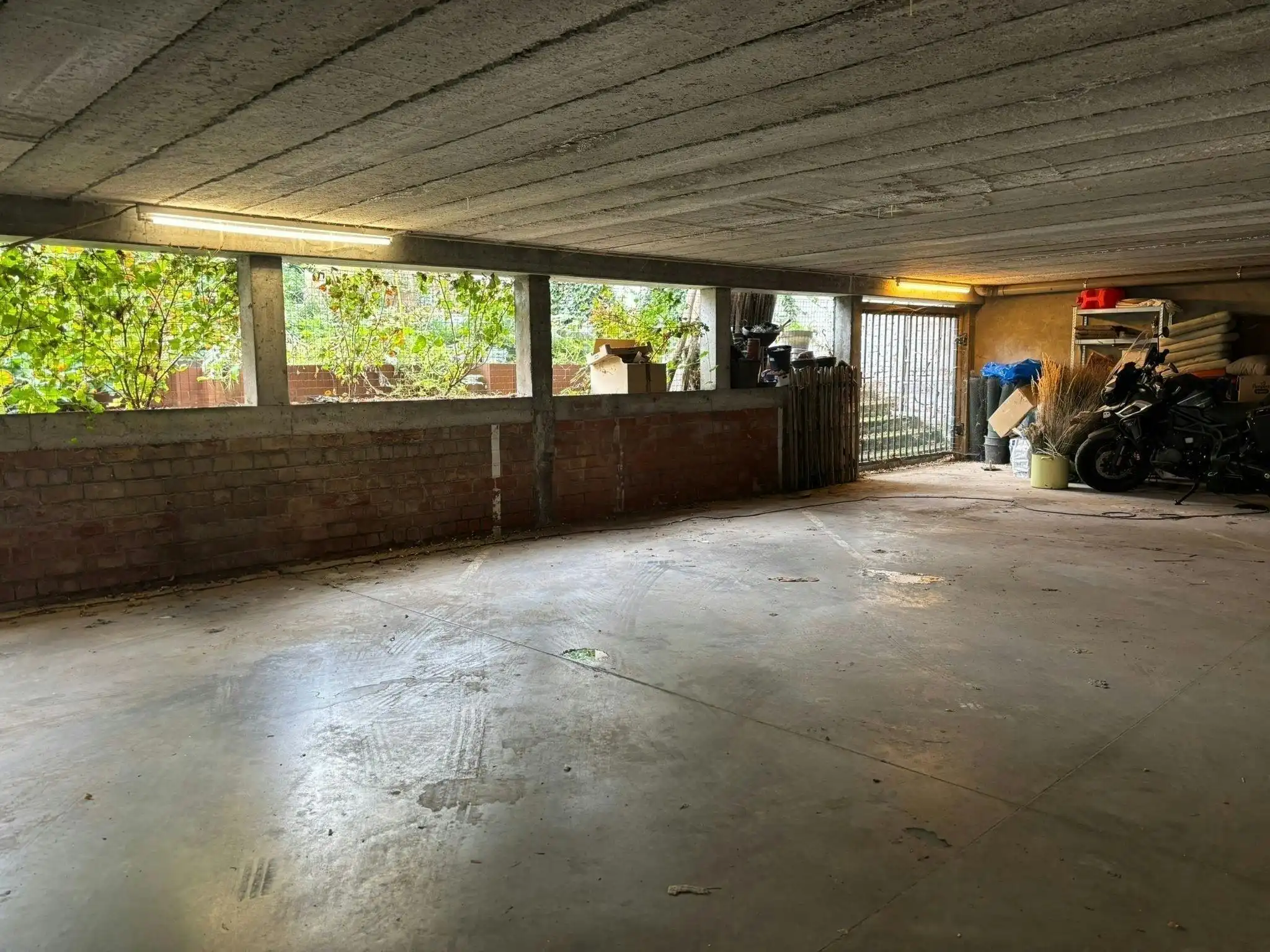 Te renoveren appartement te koop in hartje Kortrijk! foto 10