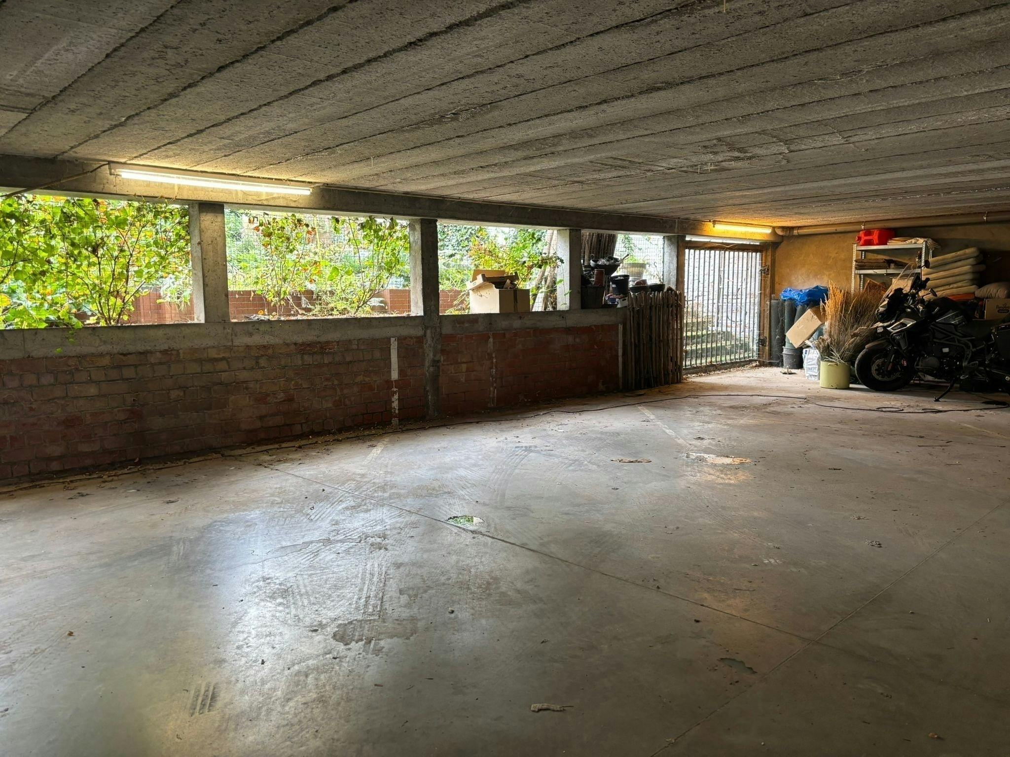 Te renoveren appartement te koop in hartje Kortrijk! foto 10