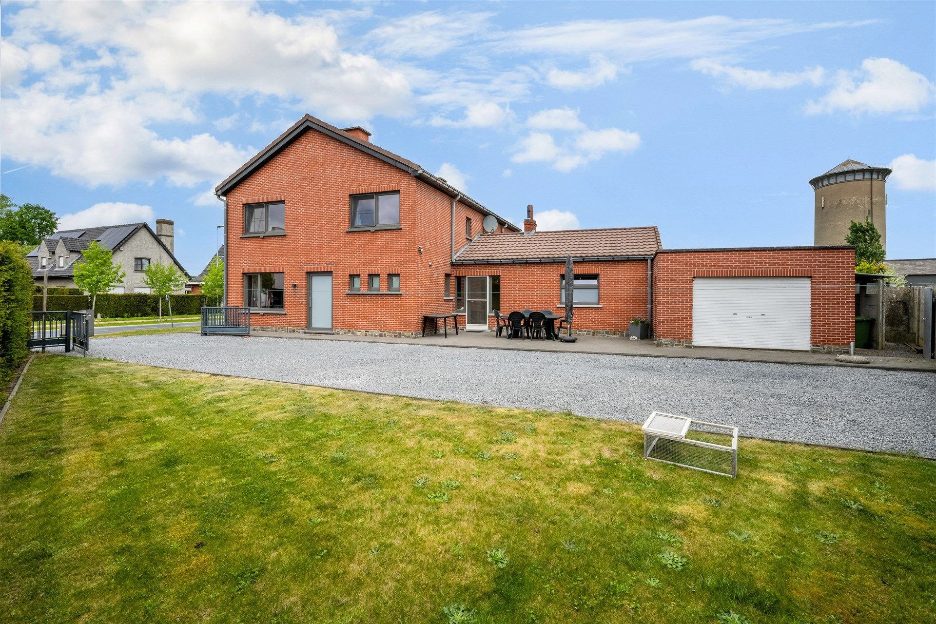 Charmante woning met 3 slaapkamers en leuke tuin. foto {{pictureIndex}}