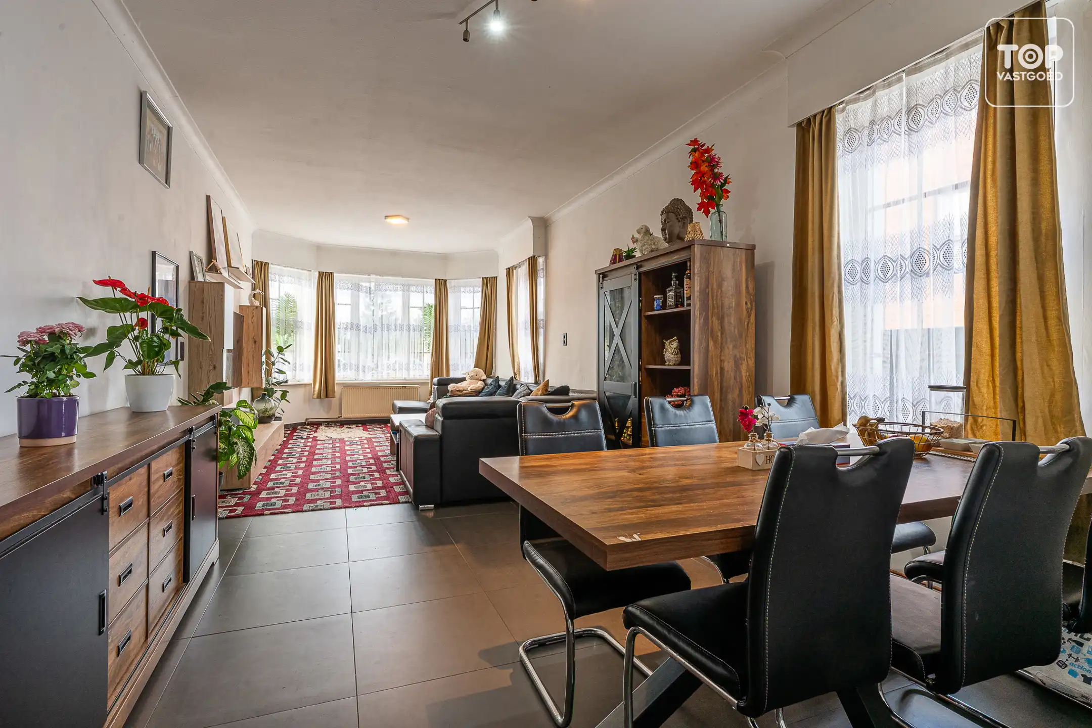 Karaktervolle half open woning met mooie gevel.  foto 6