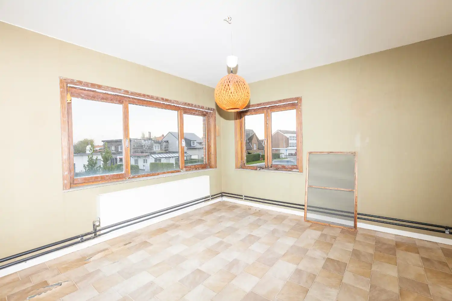 Te renoveren woning op uitstekende locatie foto 17