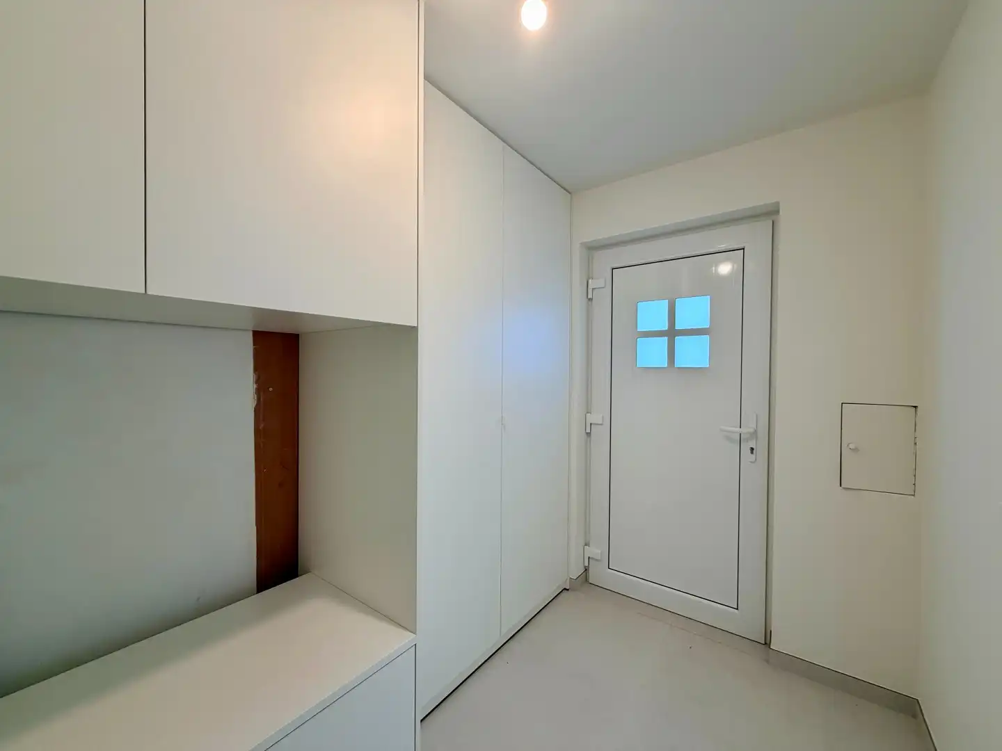 Volledig gerenoveerde woning met 3 slaapkamers en tuin te Izegem! foto 14