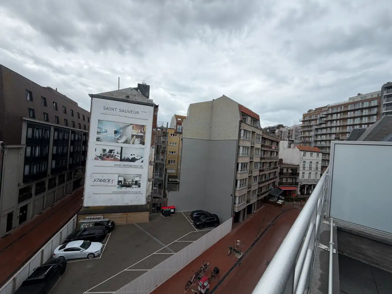 Duplexappartement met zonnig terras in het bruisend centrum van Blankenberge. Dichtbij het Casino en het commercieel centrum. foto 9