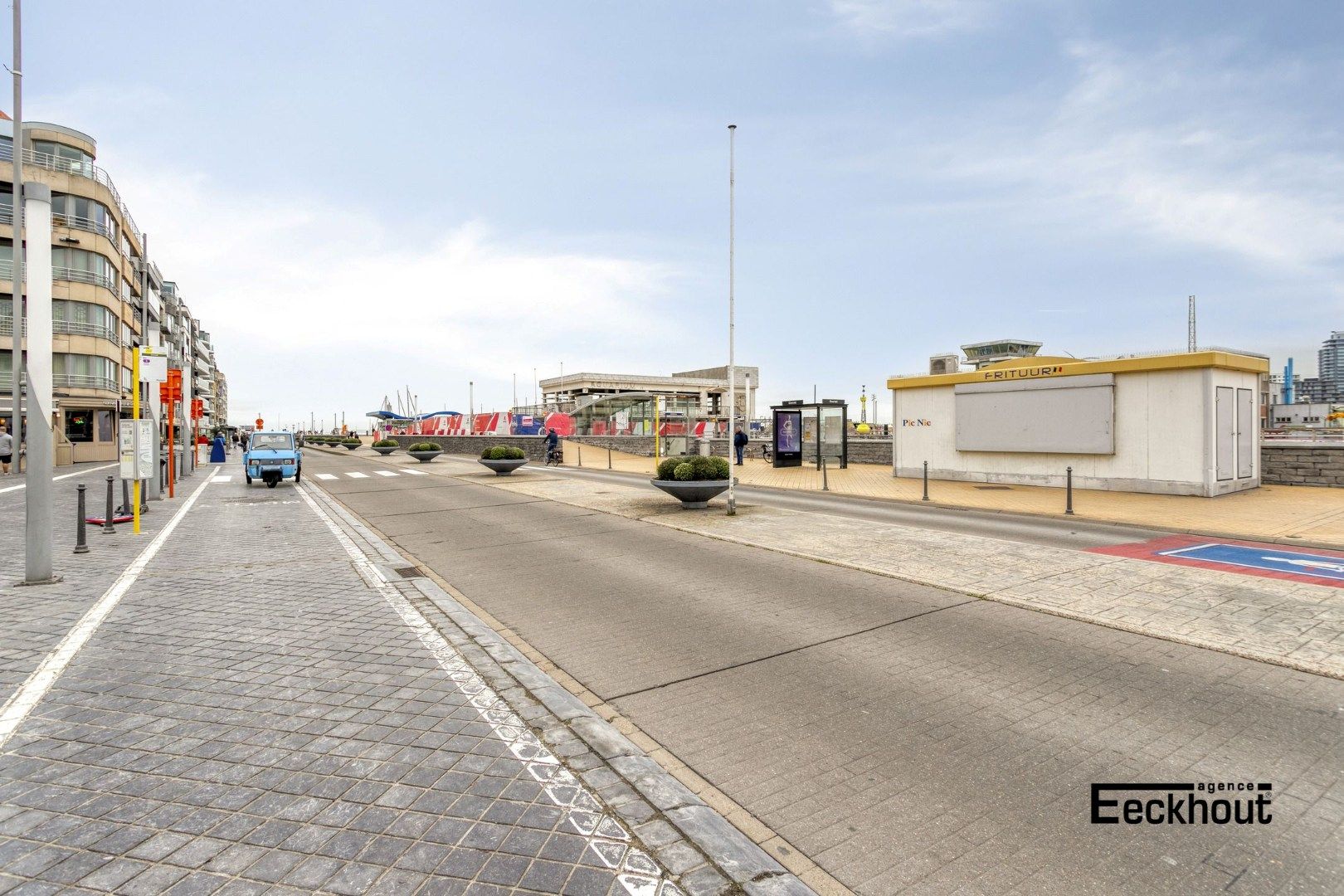 Ruim en lichtrijk appartement aan het gezellige 'Visserspleintje' in hartje Oostende foto 15