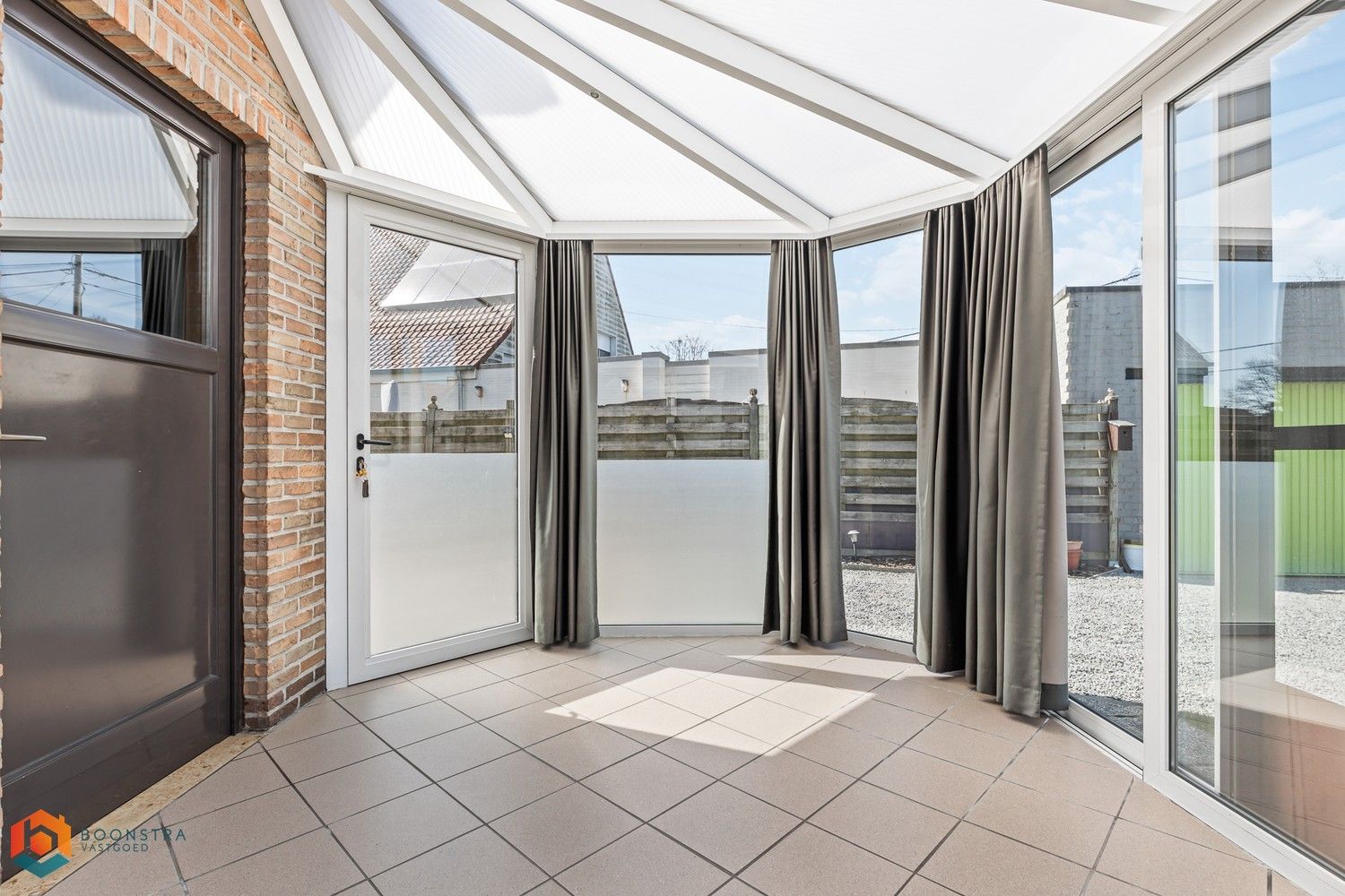 Ruime woning met 5 slpkrs en volledig ingerichte vergunde (woon)chalet 85m² op een perceel van 1117 m² foto 9