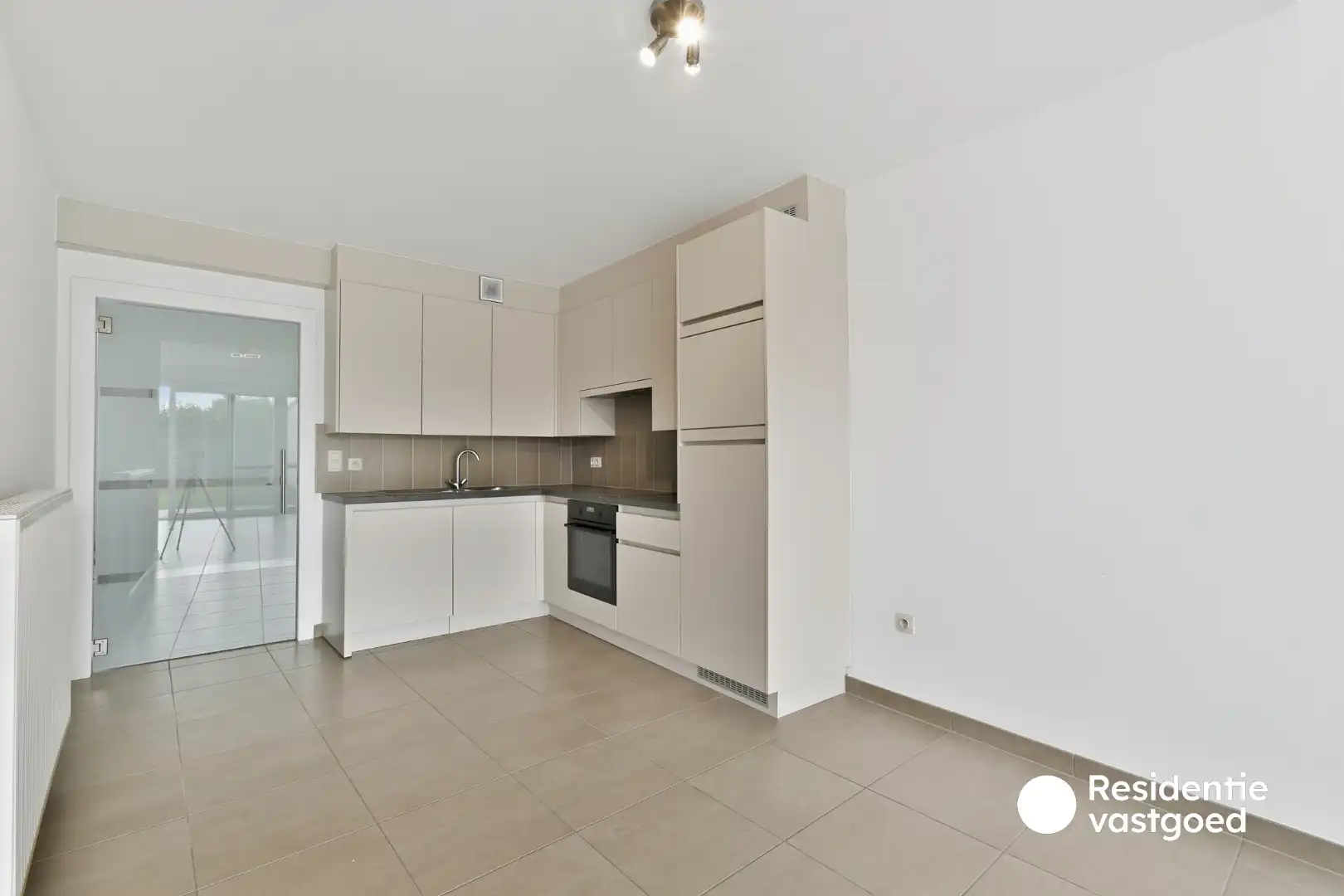 Recente woning met 3 slaapkamers en zonnige tuin nabij centrum Oudenburg foto 4