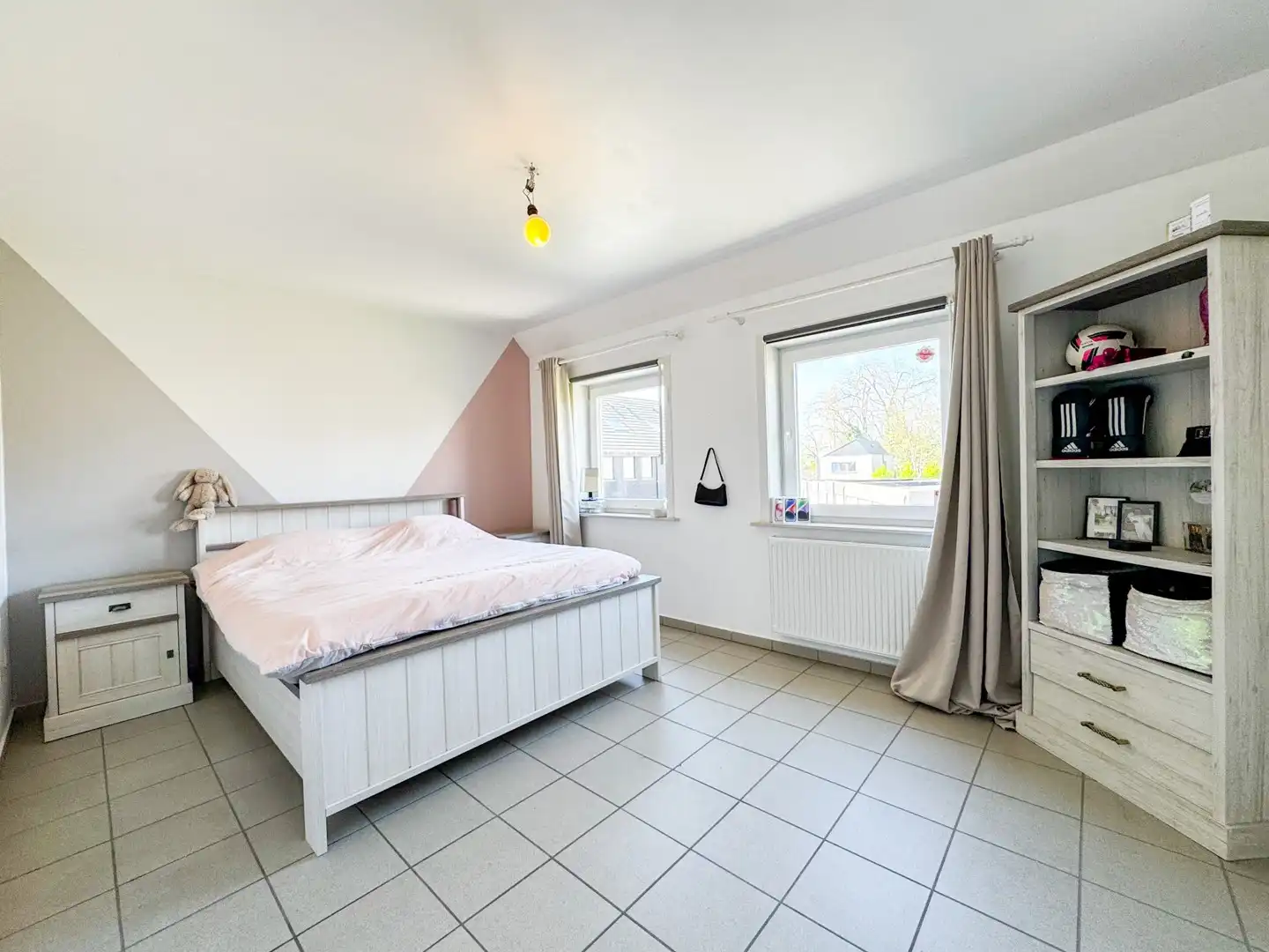 Gezellige rijwoning met 4 slaapkamers, tuin en carport foto 10