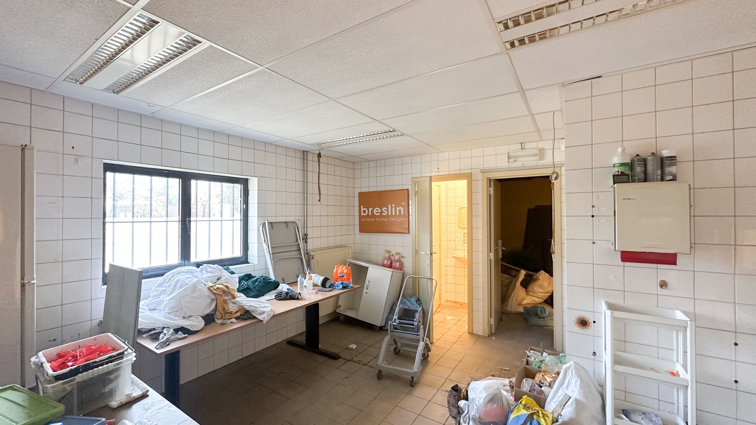 showroom van 700m in centrum mt veel parking! foto 14