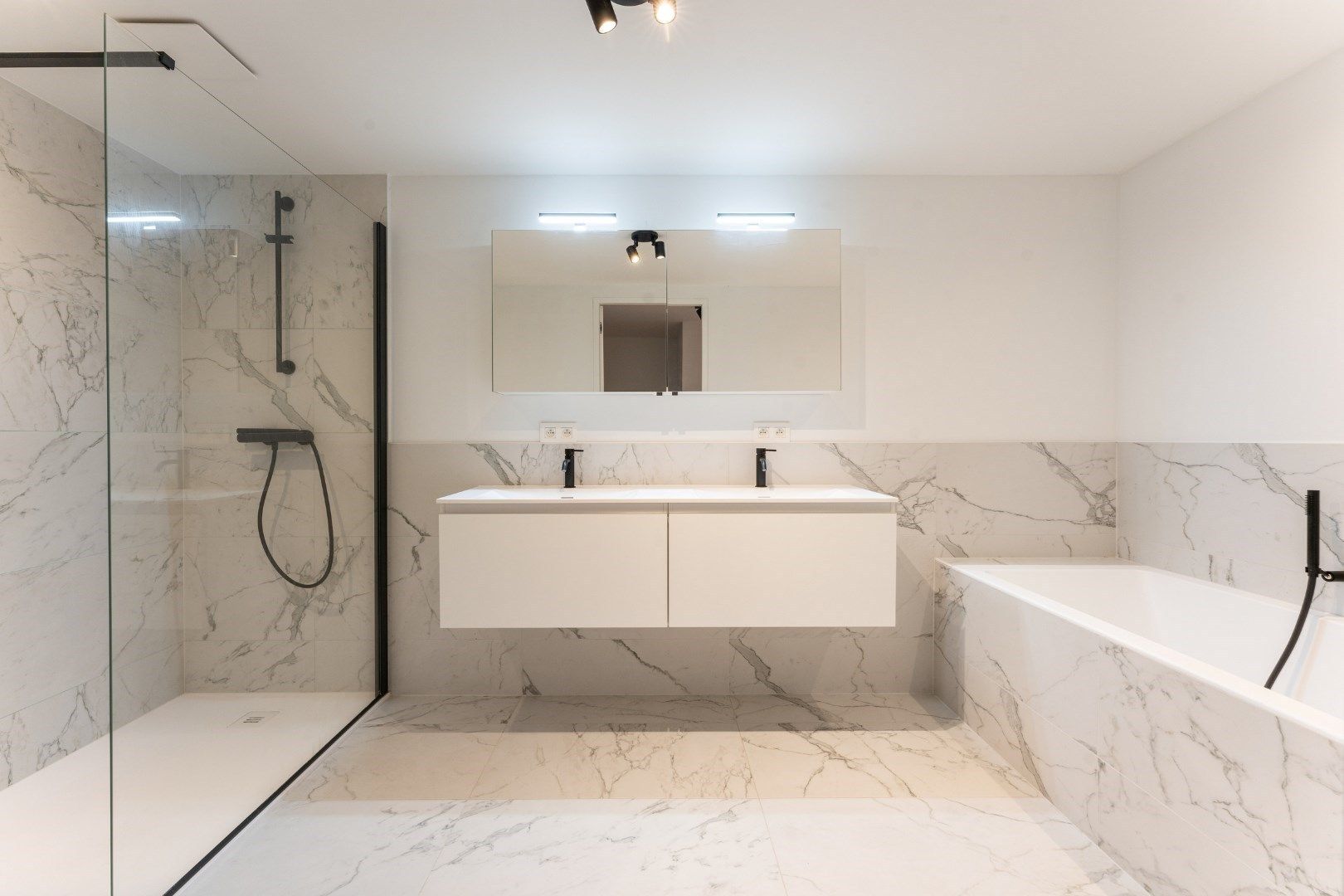 Schitterend villa-appartement aan het van Duyseplein foto 11