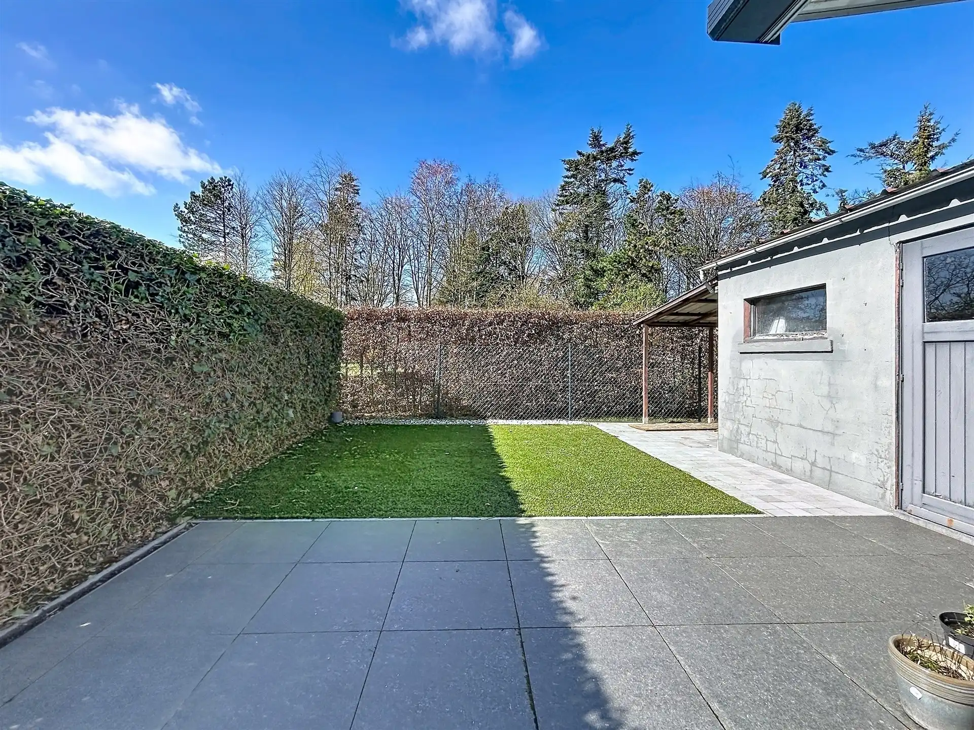  half open bebouwing met 3 slaapkamers en oprit voor meerdere wagens op toplocatie foto 6