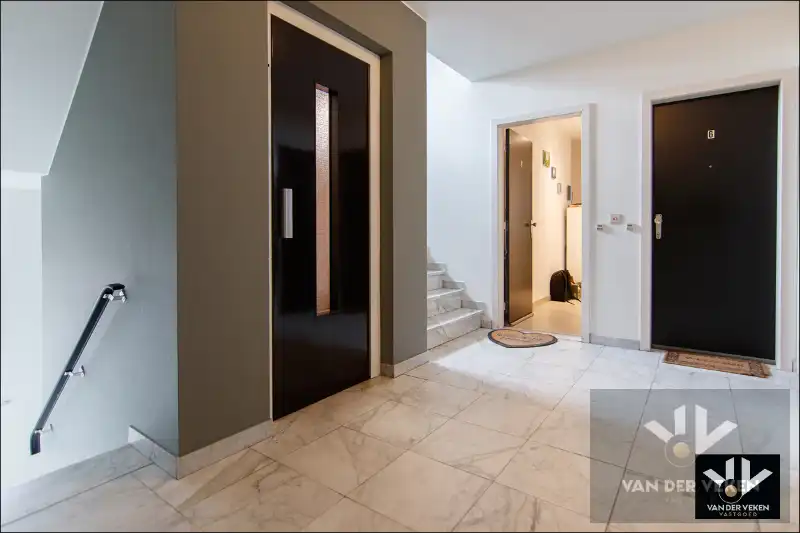 Gerenoveerd appartement met 2 slaapkamers inclusief ruime autostaanplaats in charmante stad Diest foto 8