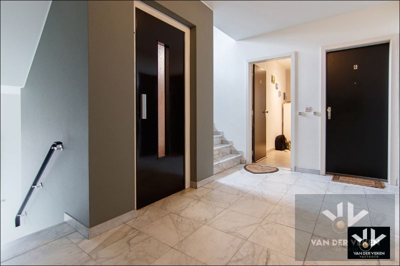 Gerenoveerd appartement met 2 slaapkamers inclusief ruime autostaanplaats in charmante stad Diest foto 8