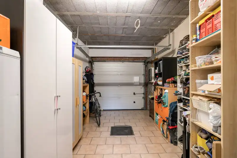 VERZORGDE INSTAPKLARE RIJWONING MET GARAGE EN GEZELLIGE TUIN foto 11