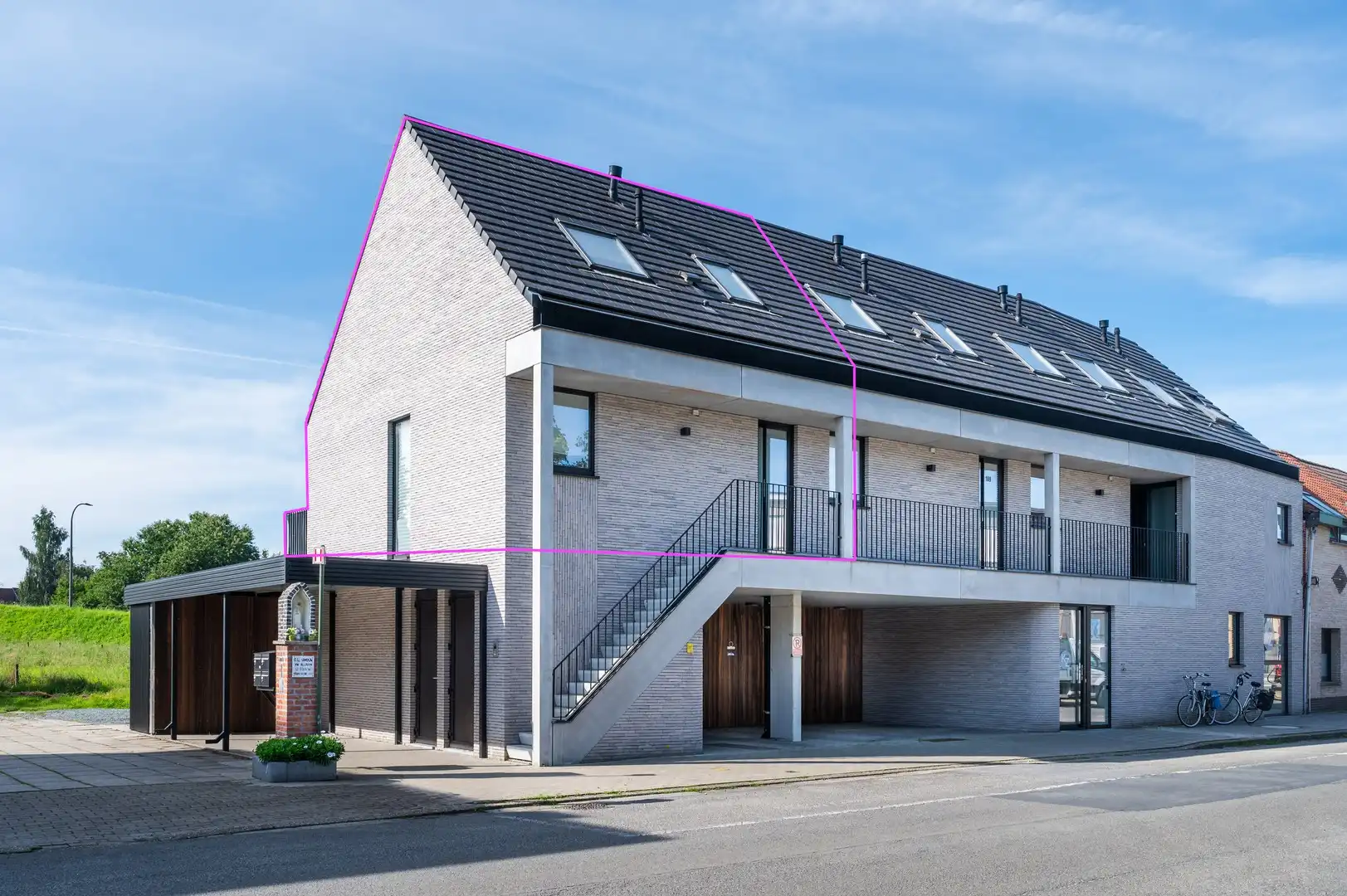 Duplex appartement met autostaanplaats te Zwijndrecht foto {{pictureIndex}}