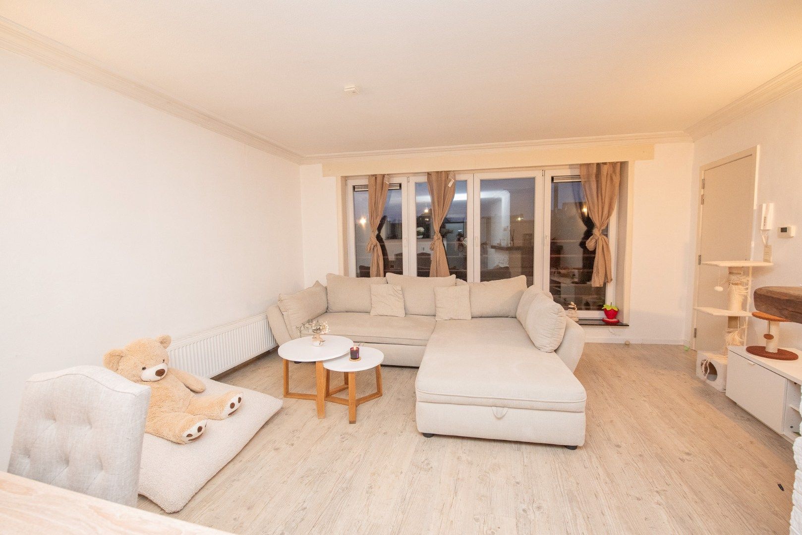 Modern gerenoveerd 1-slaapkamer appartement met berging en terras in Waregem  foto 2