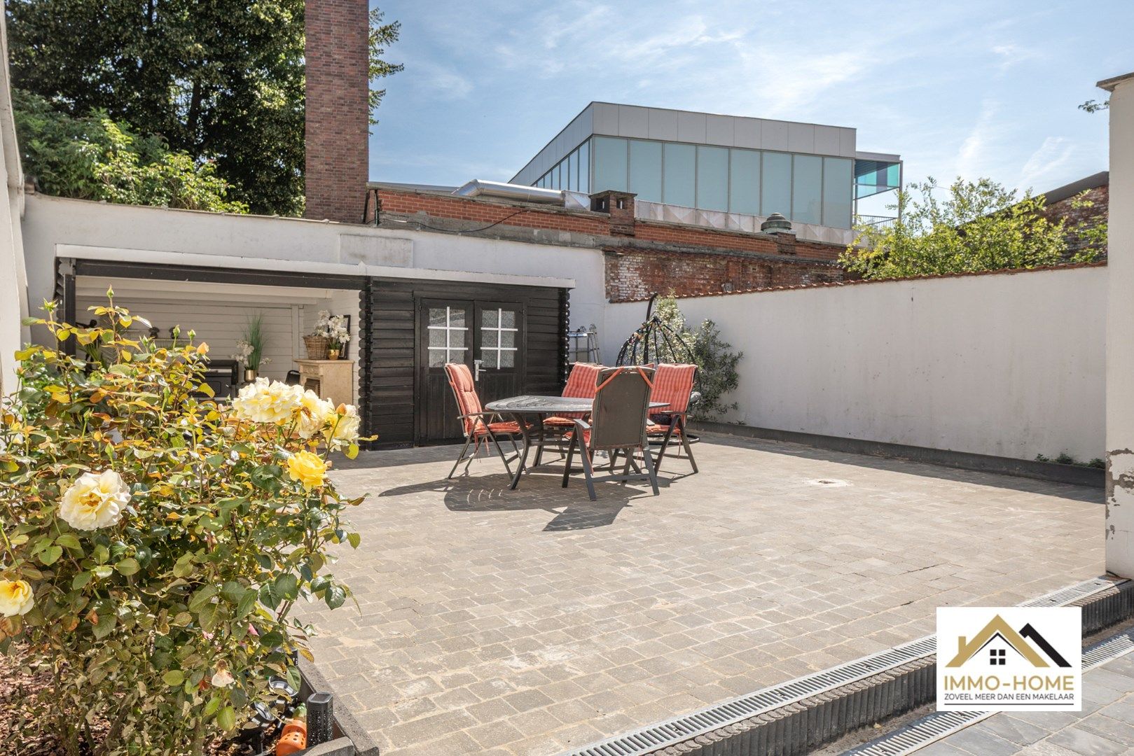 Perfect instapklare woning met ruime koer nabij centrum Gent foto {{pictureIndex}}