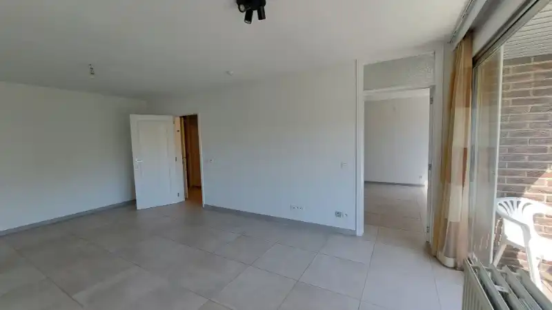 Gerenoveerde SERVICEFLAT met TERRAS en STANDPLAATS te koop in Assebroek Brugge foto 4