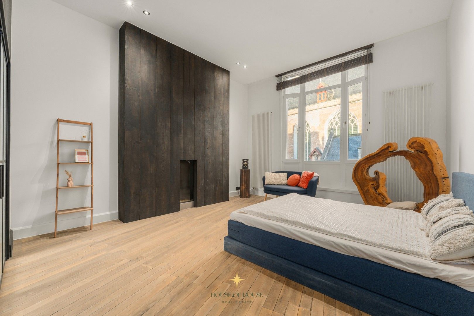 Subliem gerenoveerde stadswoning in een uitzonderlijk historisch kader rond de Onze-Lieve-Vrouwekerk foto 13