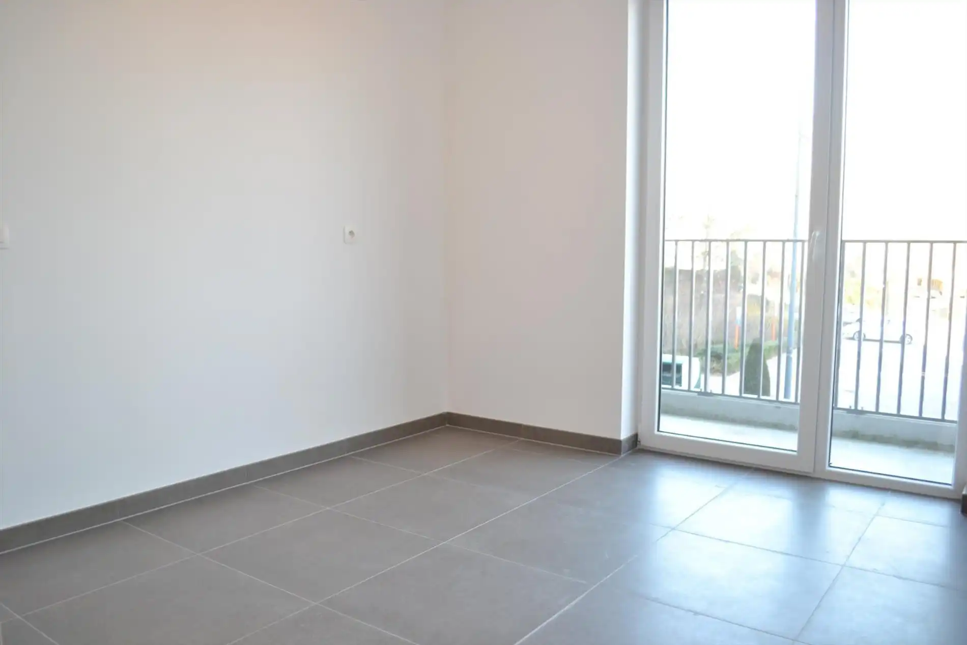 Recent appartement met 2 slaapkamers, 2 terrassen en garagebox te huur in Gullegem foto 10