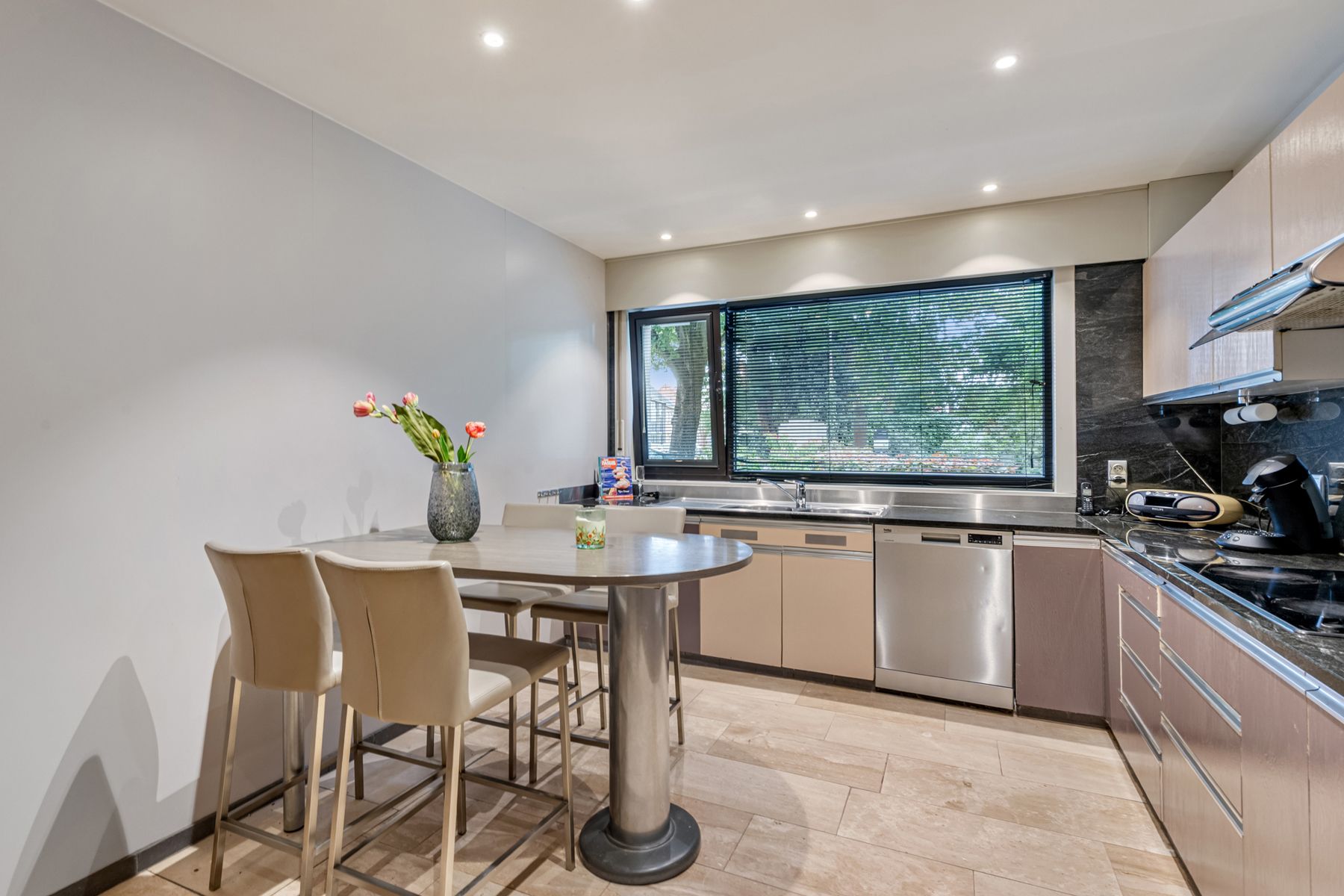 Rustig gelegen, ruime woning met dakterras foto 5