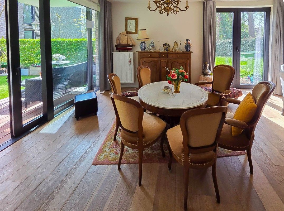 service flat met 1 slaapkamer en tuin + mogelijkheid tot parkeerplaats foto {{pictureIndex}}