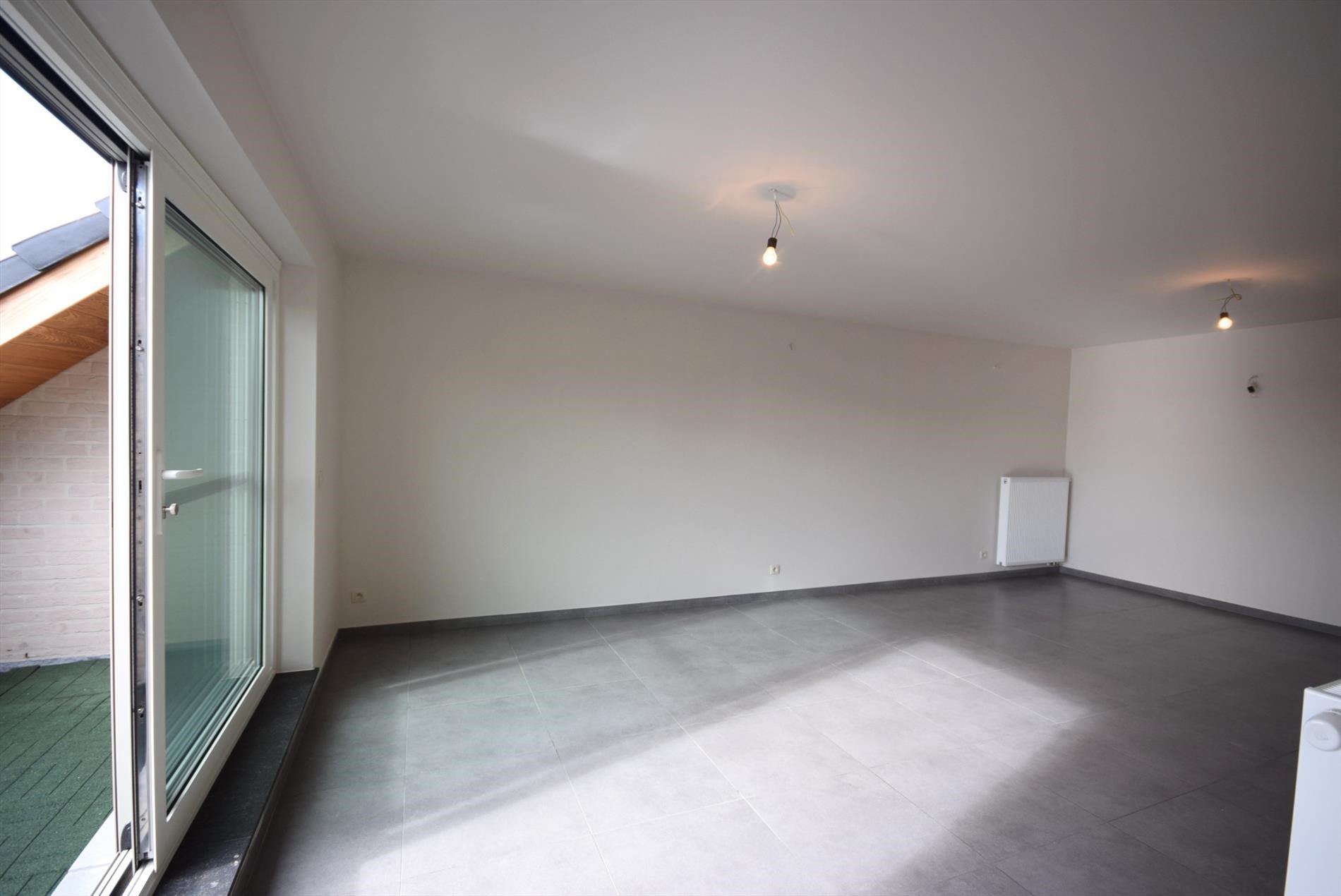INSTAPKLAAR APPARTEMENT MET TERRAS EN GARAGE foto 3