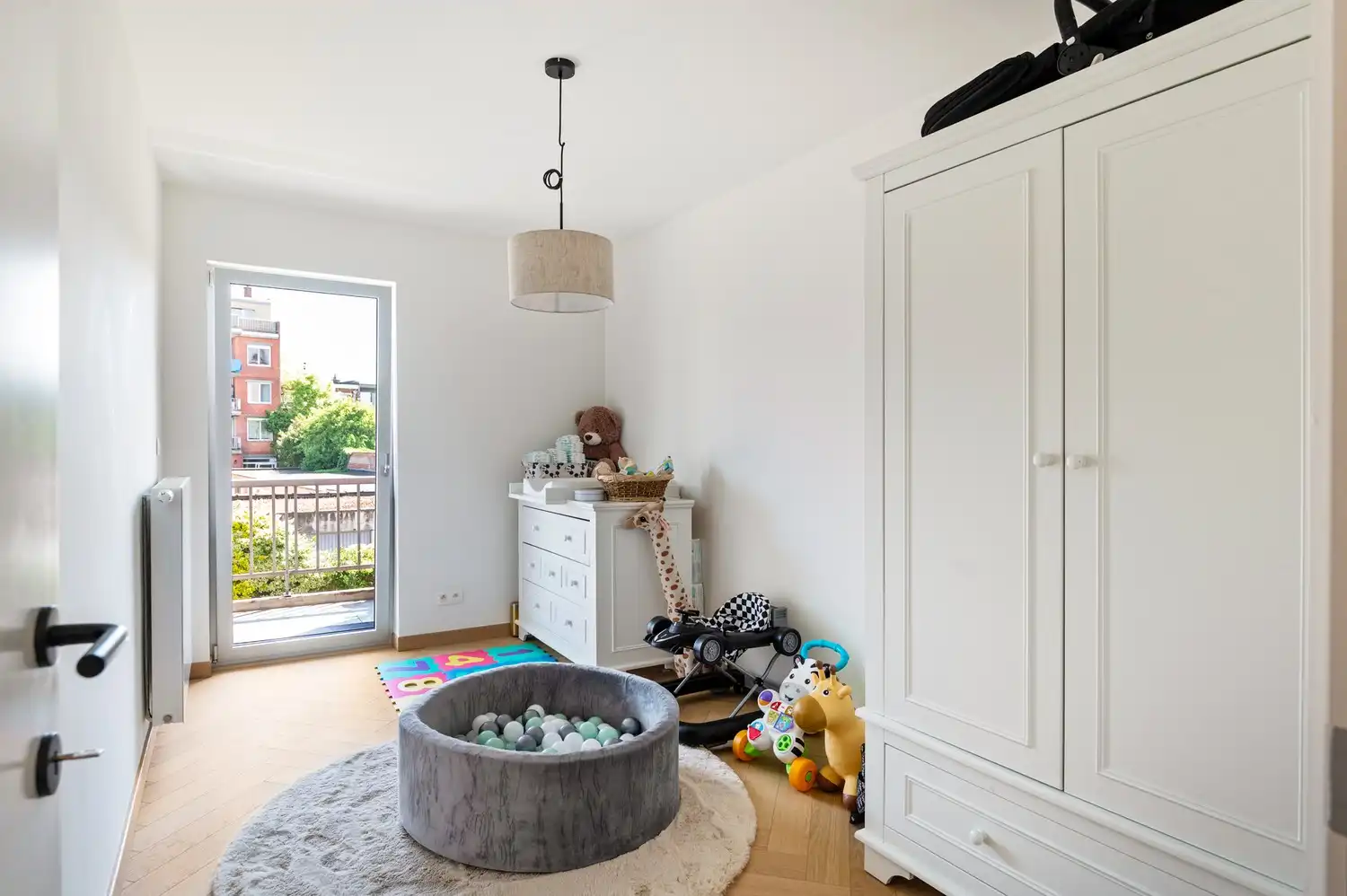Hoogwaardig gerenoveerd appartement in Deurne! foto 12