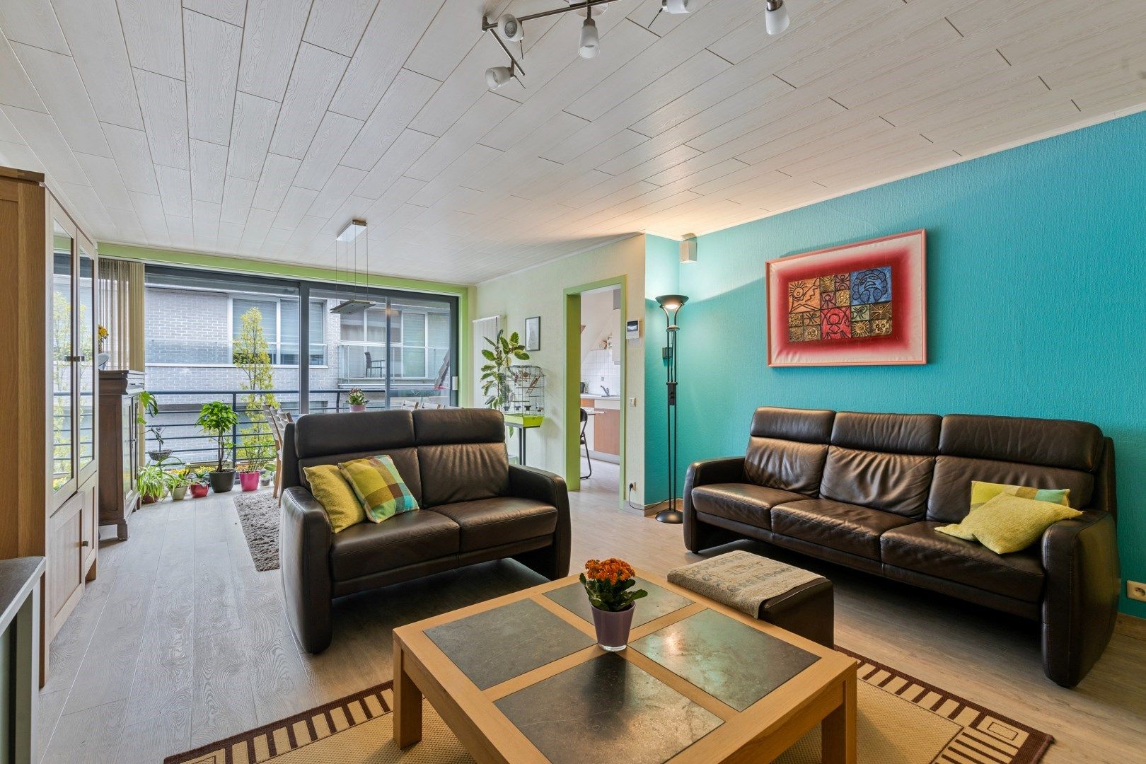 Mooi 2-slaapkamerappartement met garage in het centrum van Deerlijk! foto {{pictureIndex}}