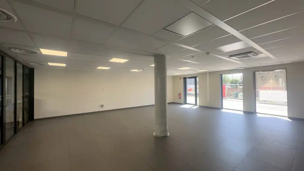 Commercieel gelijkvloers kantoor te huur nabij het station Wetteren foto 6