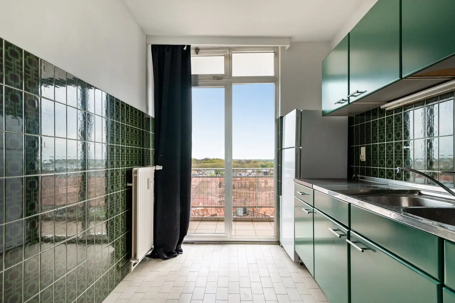 Ruim appartement  met 3 slaapkamers en garage te Berchem! foto 5