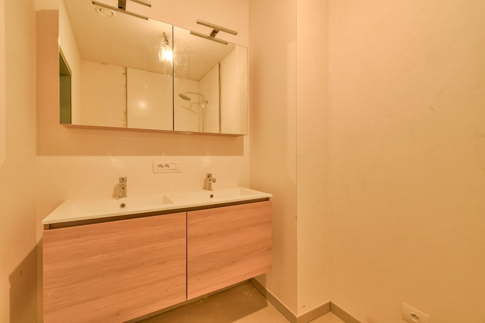 Gelijkvloerse appartement te huur in centrum Torhout! foto 6