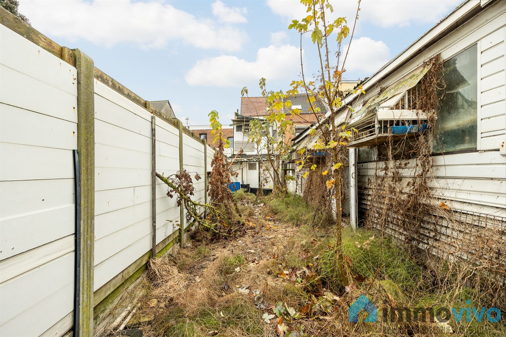 Ruime te renoveren gezinswoning met 4 slpk's en tuin foto 13