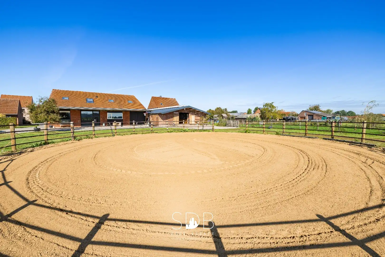 Hedendaagse woning met hippische accommodatie op 17.782m² foto 36