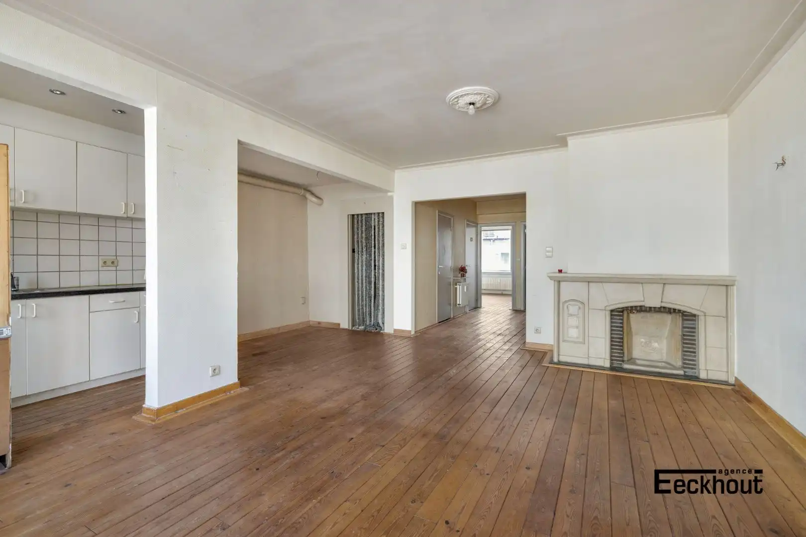 Op te frissen 2 slaapkamer appartement in hartje Oostende! foto 6