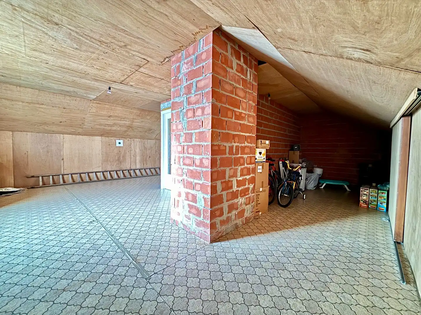 ALLEENSTAANDE VILLA OP 700M² IN EEN RUSTIGE WIJK MET 4SLPKS, GARAGE VOOR 2 WAGENS EN RUIME TUIN  foto 26