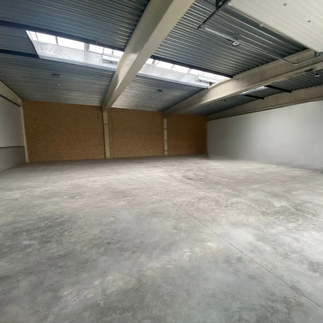 Loods van 337 m² te huur in bedrijvenpark Melkerij (Evergem-Sleidinge) foto 3