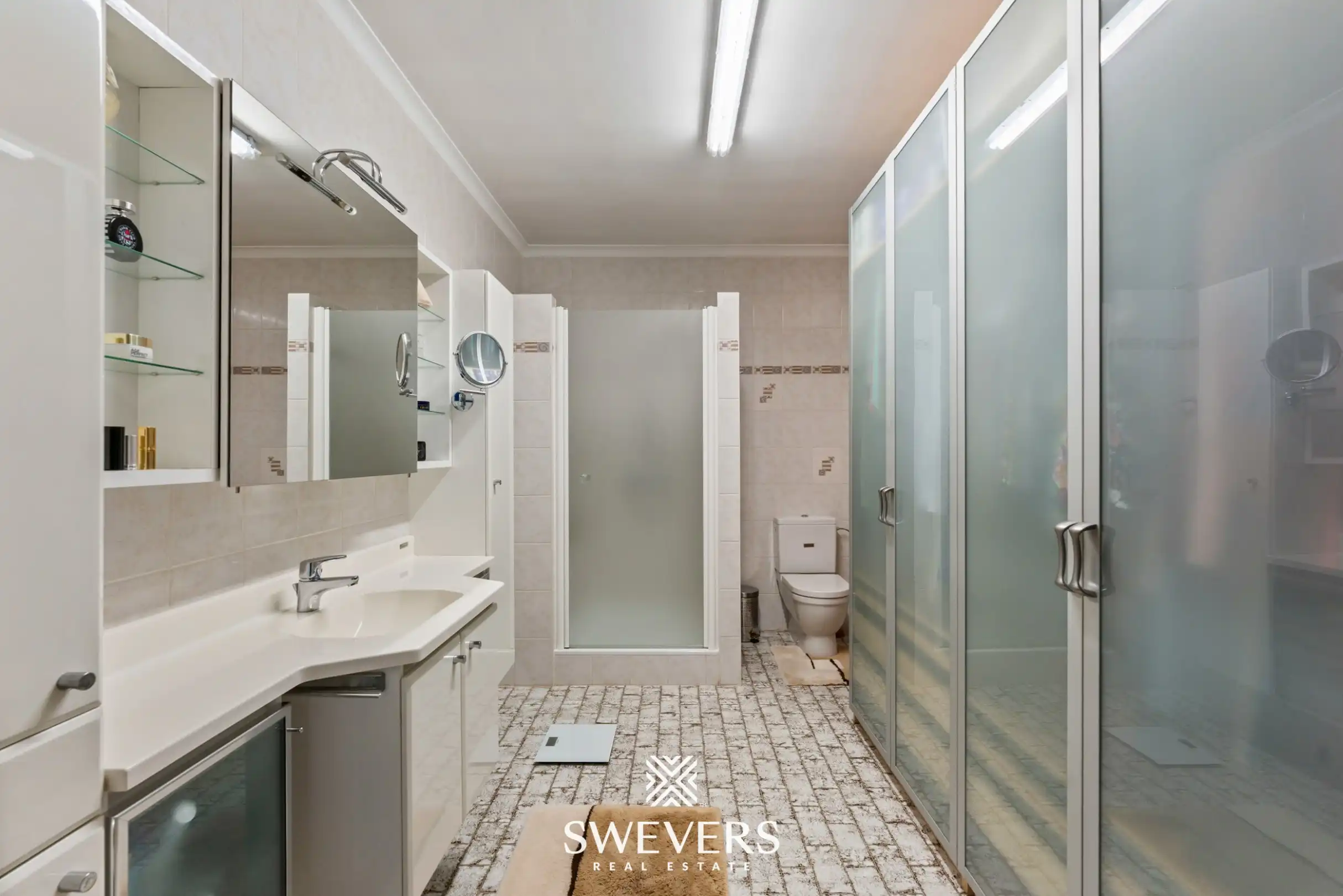 Royale kangoeroewoning met zwembad en dubbele garage foto 14