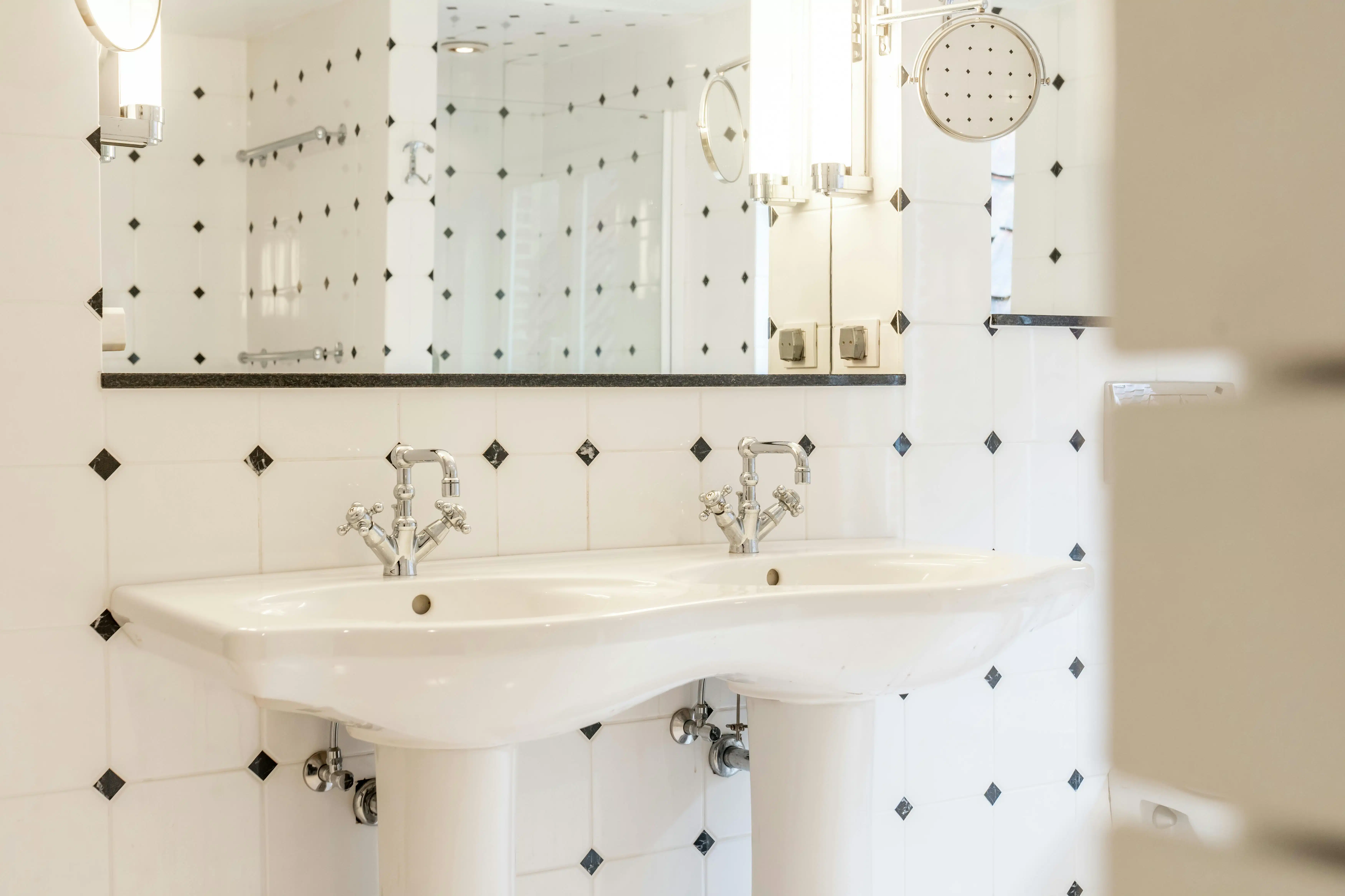 Exclusief herenhuis te koop in hartje brugge foto 15