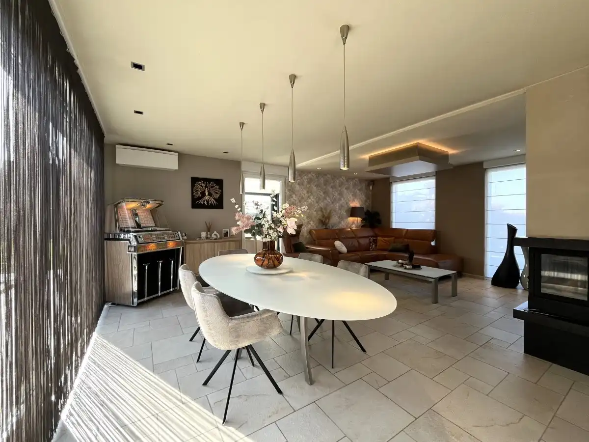 Dadizele – Ruime woning met loods van ca. 400 m², zwembad en bureelruimte foto 5