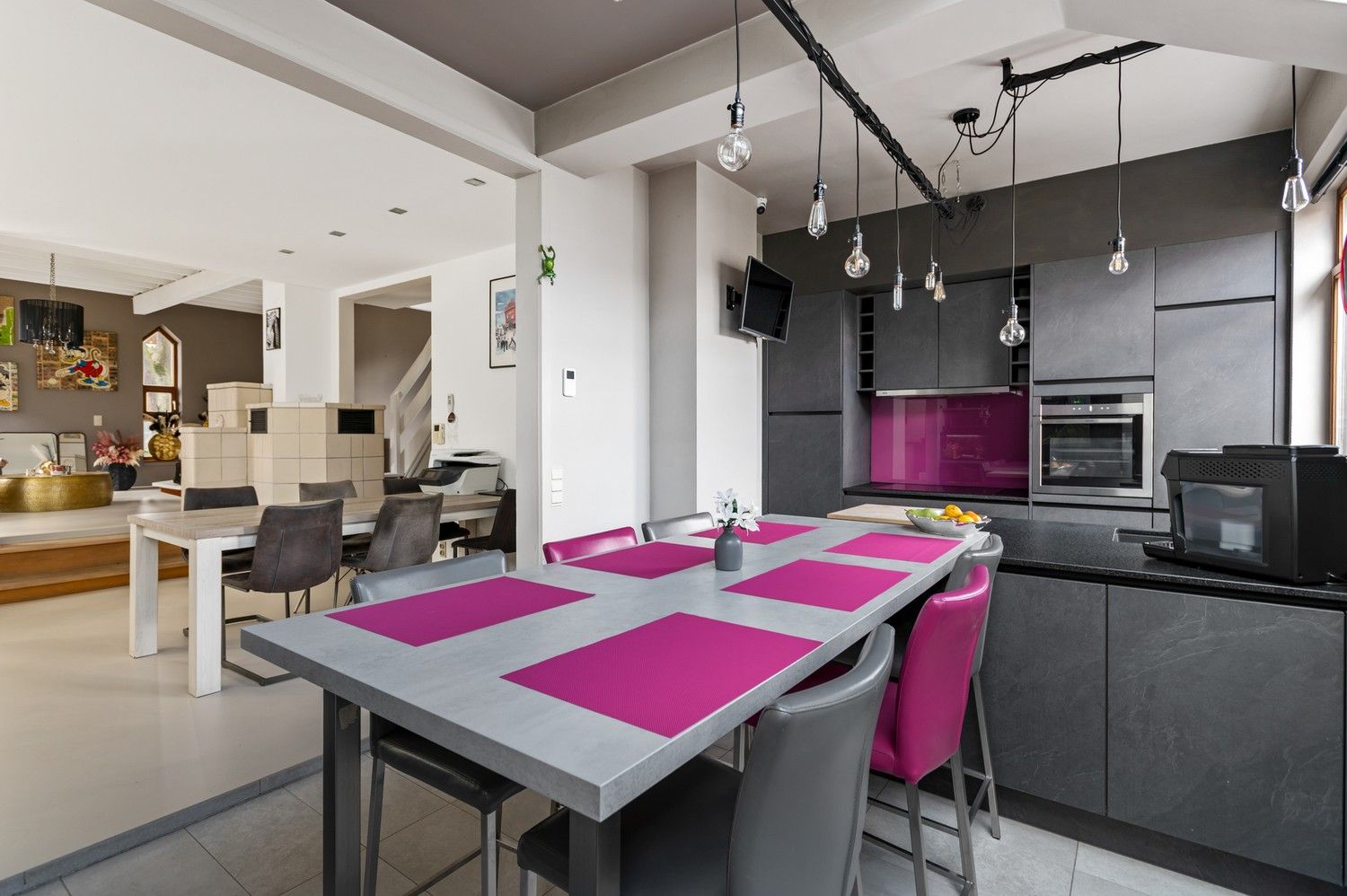 Ruim huis met 3 slaapkamers, tuin en garage te Deurne! foto 9