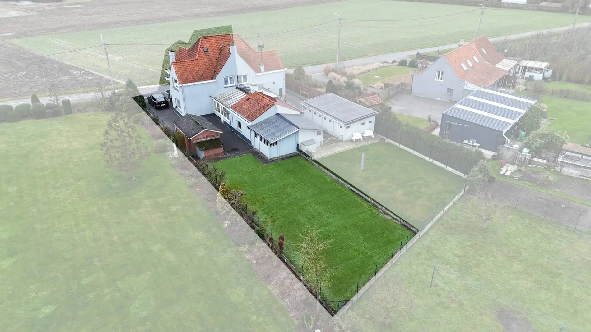 Hoofdfoto van de publicatie: Halfopen woning met 3 kamers en een garage