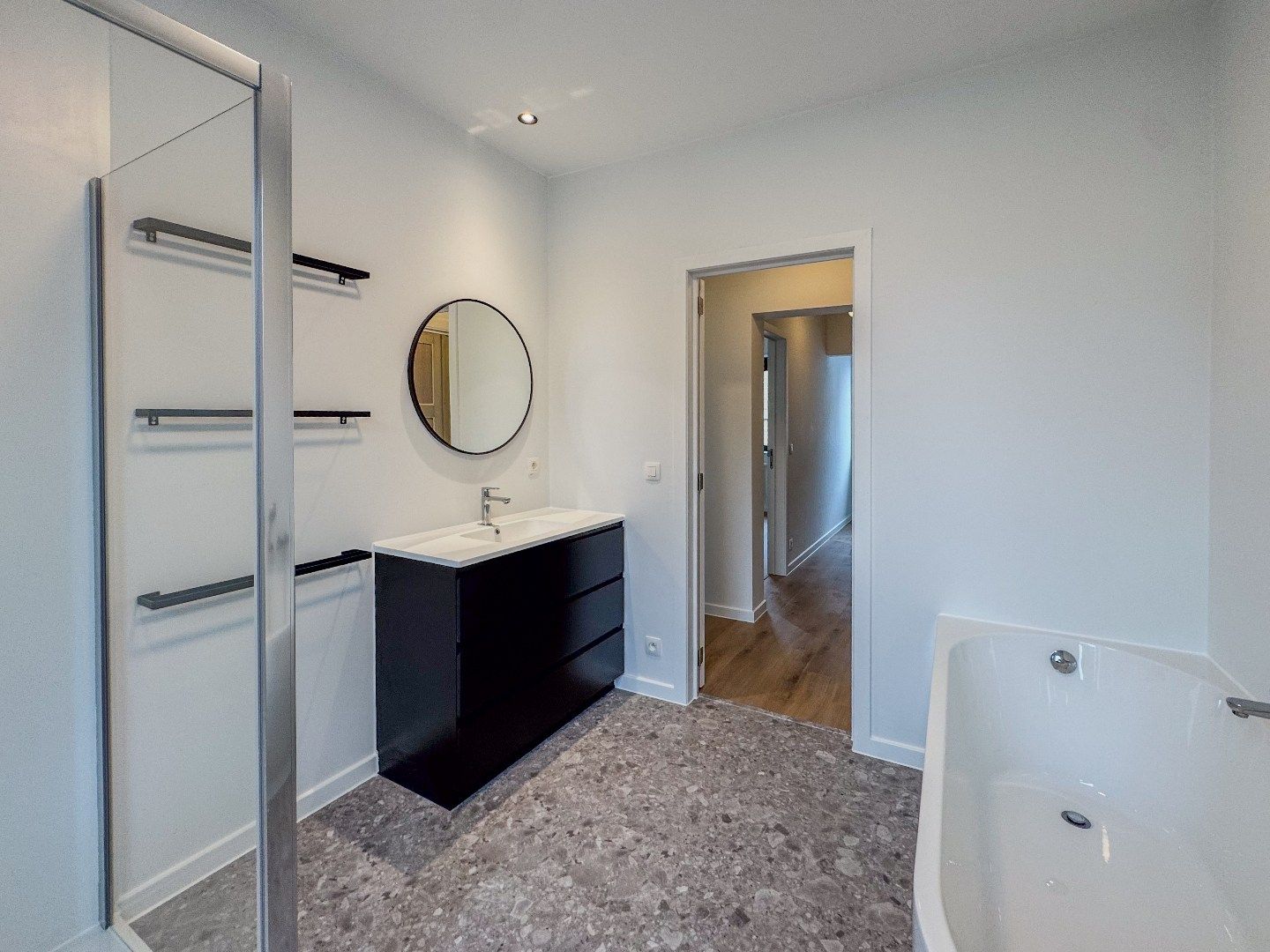 Gerenoveerde woning met 3 slaapkamers en gezellig stadstuintje. foto 19