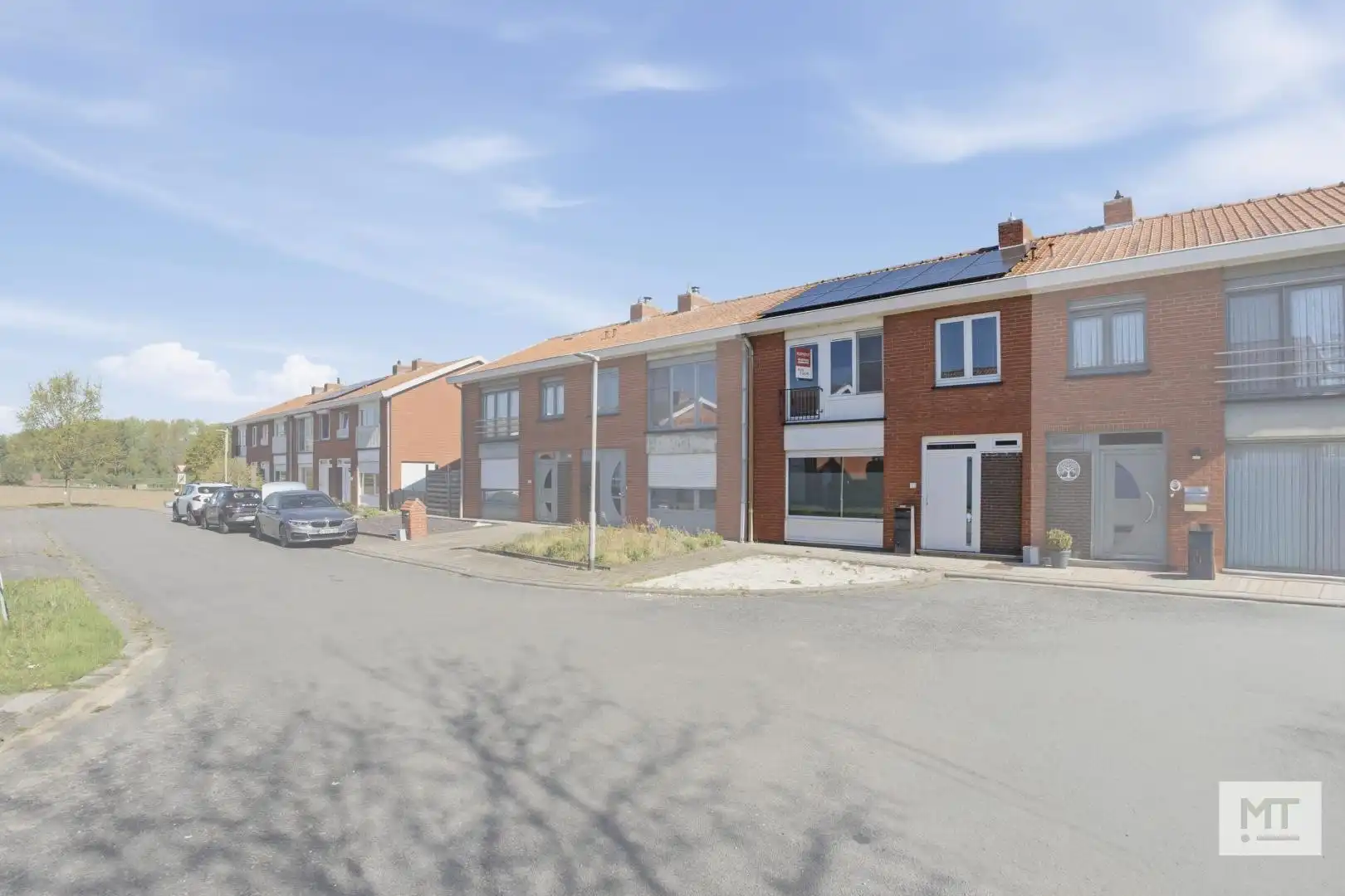 Instapklare, energiezuinige woning met 3 slaapkamers, tuin en garage te koop in een rustige wijk te Zonnebeke foto 2